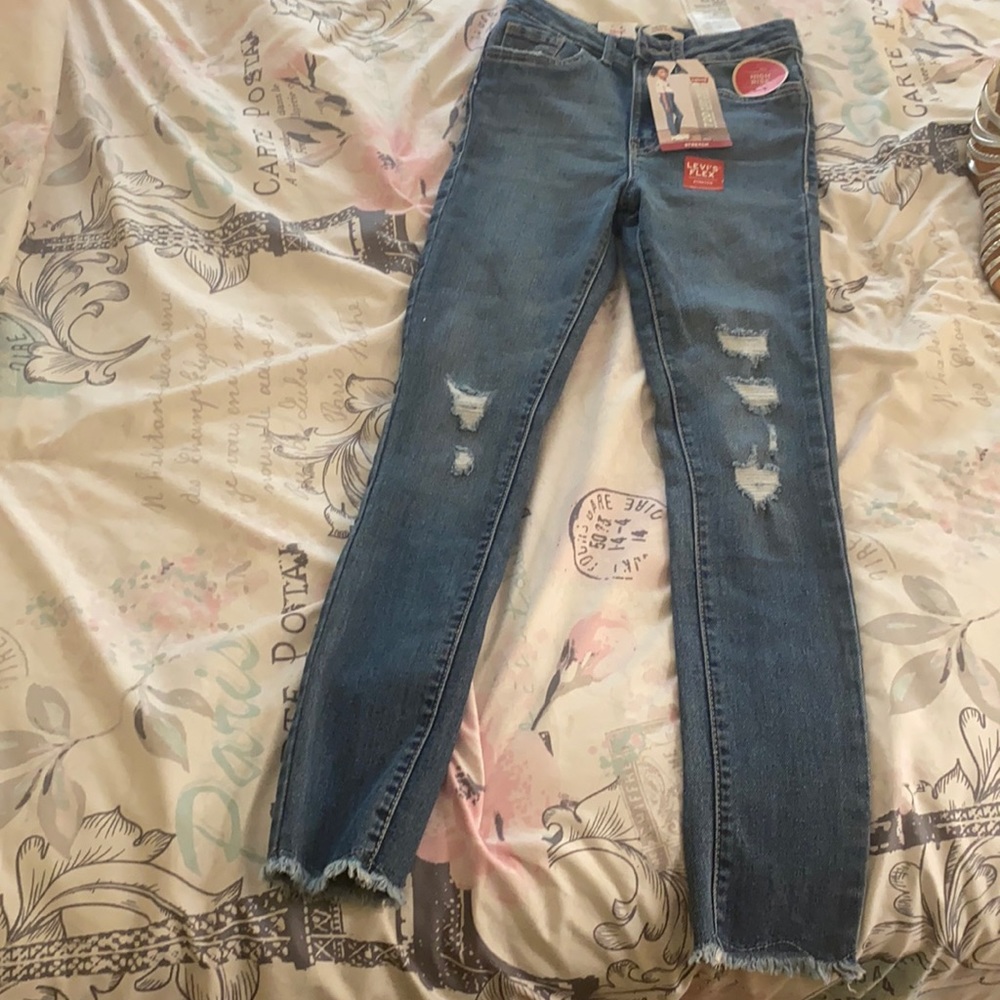 Brand New Girls Levis Jeans!! Ripped style